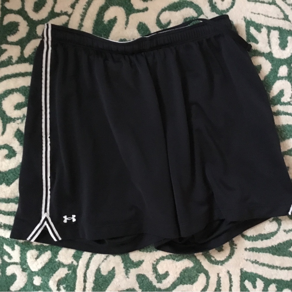 UNder Armour  ladies  medium shorts GUC